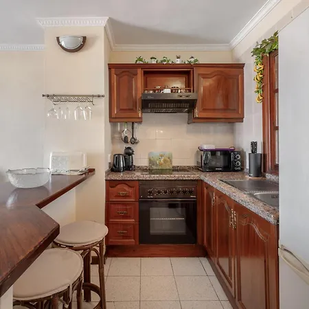 Americas 2 Bedroom Apartment *